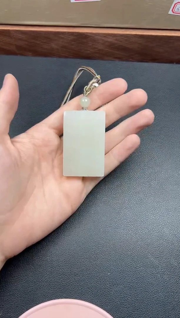 和田玉未镶嵌吊坠(赠链)黑山微色差吊坠