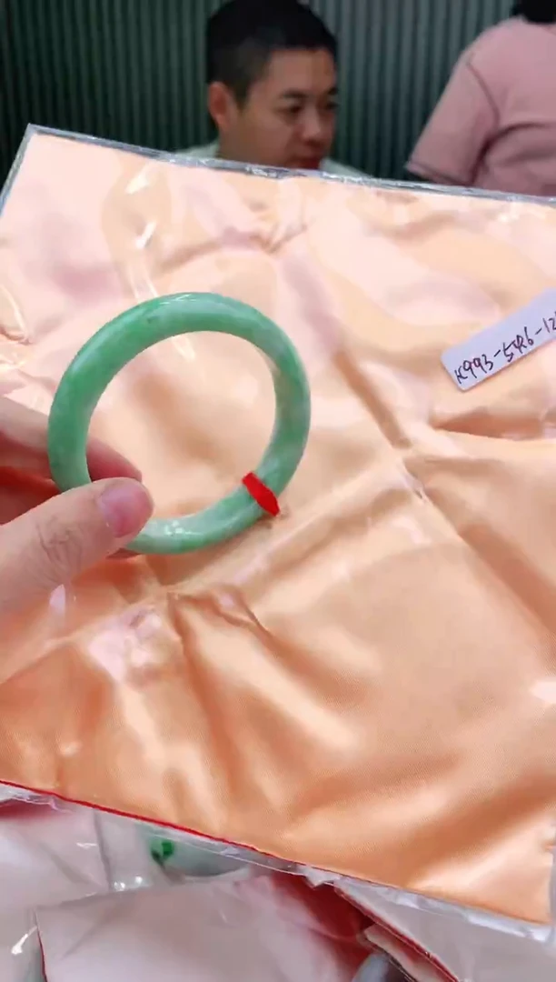 未镶嵌手镯翡翠54+