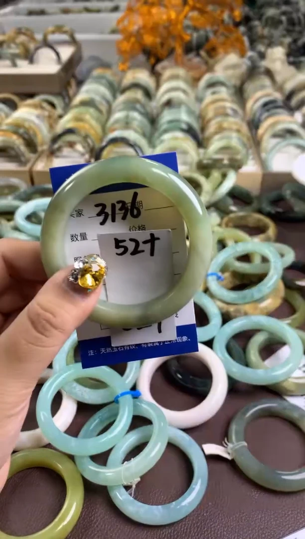 【闪购商品】蛇纹石玉手镯未镶嵌3136
