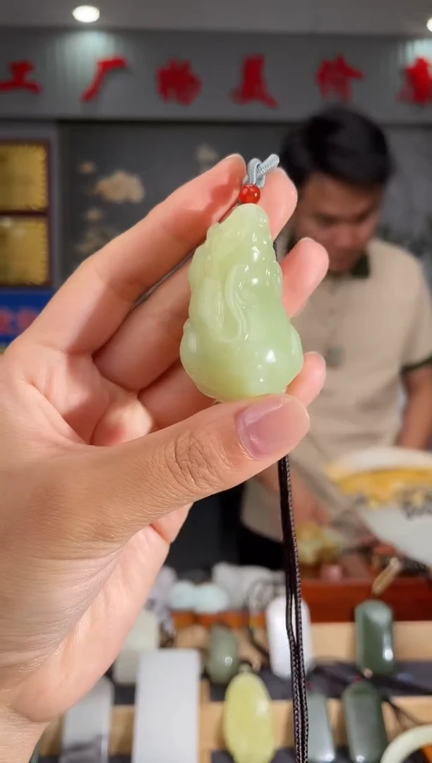 和田玉未镶嵌颈饰1