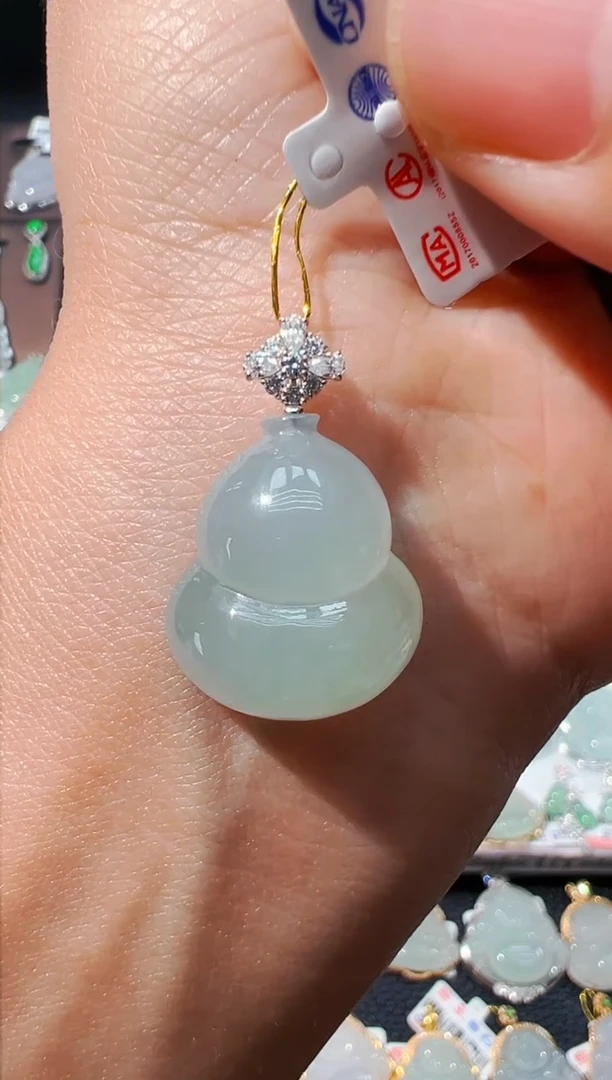 吊坠(不含链)18K金镶嵌翡翠葫芦吊坠