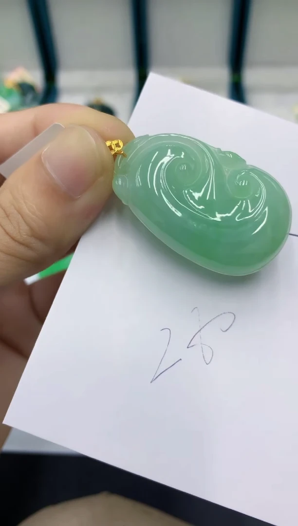 颈饰18K金镶嵌翡翠翡翠