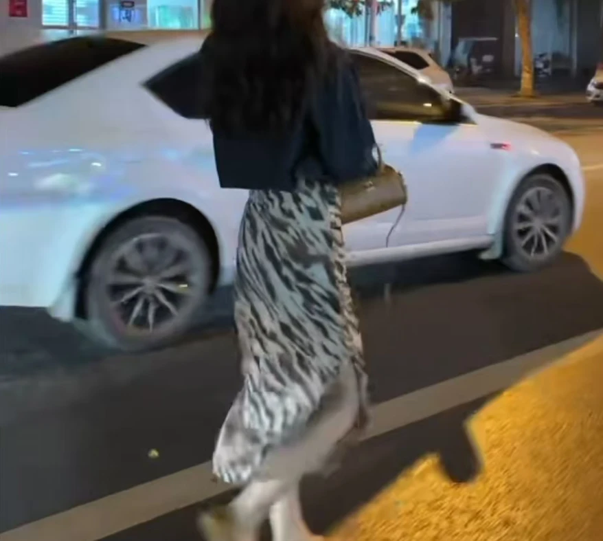 时尚潮流百搭精品女装dgd5658