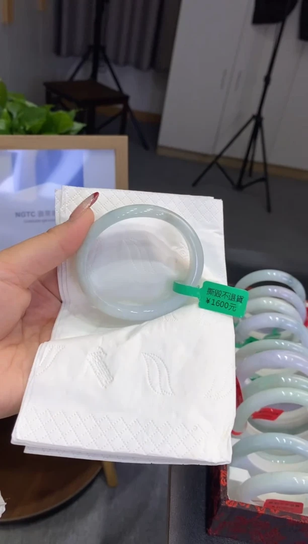 【闪购商品】翡翠手镯未镶嵌00008703