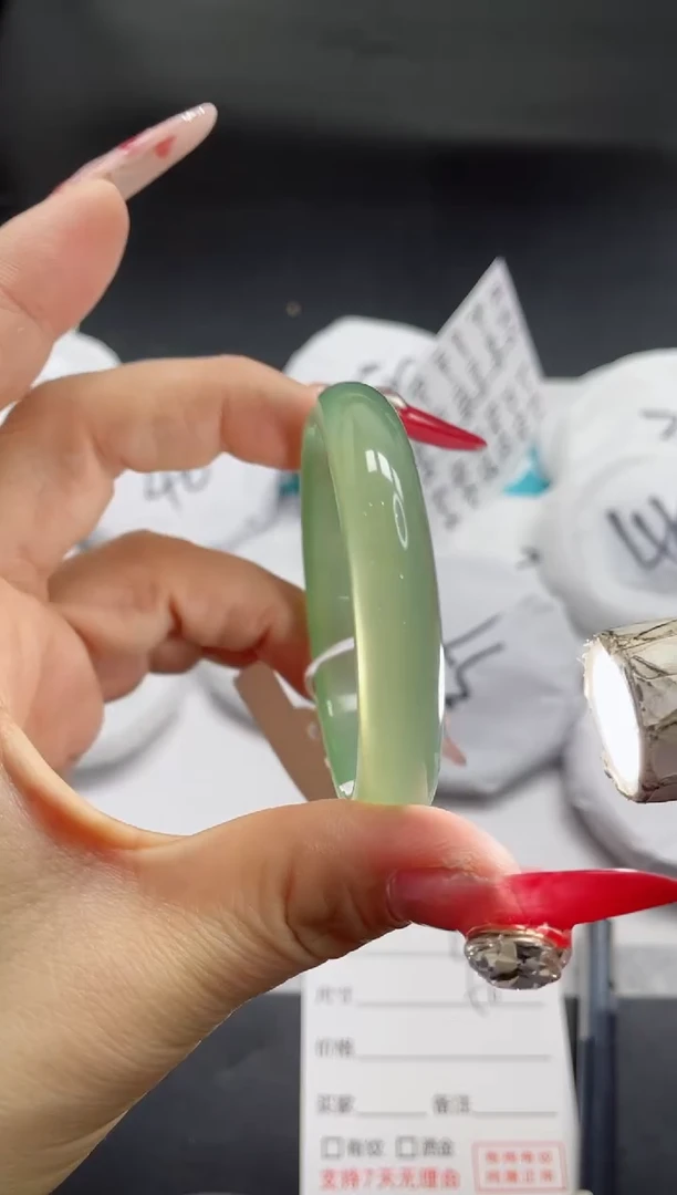 【闪购商品】石英质玉手镯未镶嵌140