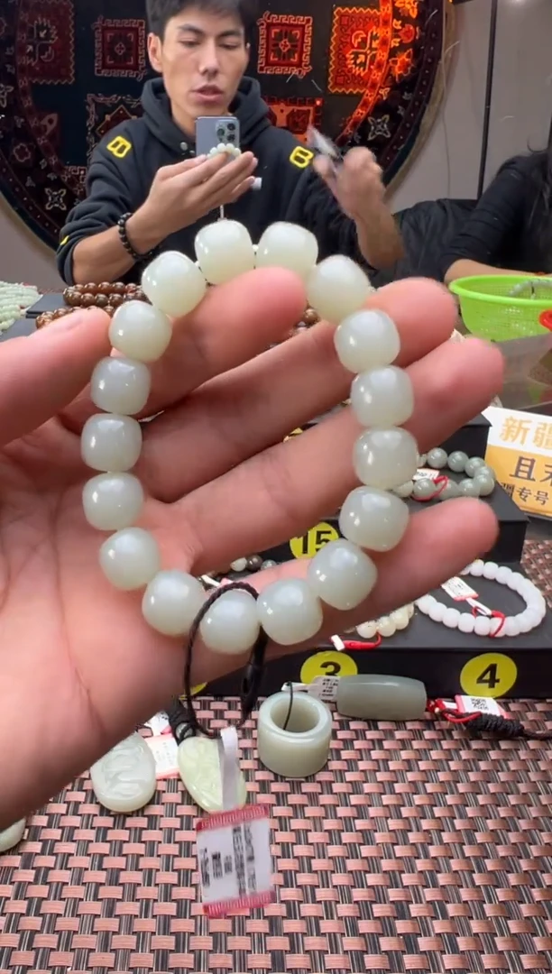 未镶嵌手串和田玉且末料青白玉老型珠手串卡11*12