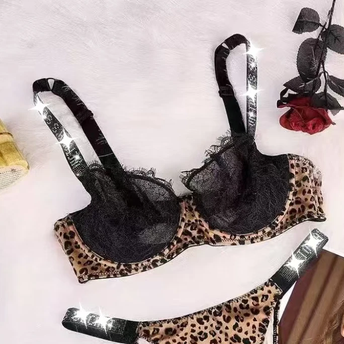 维多利亚水钻睫毛蕾丝轻薄款聚拢内衣8835#(盒）