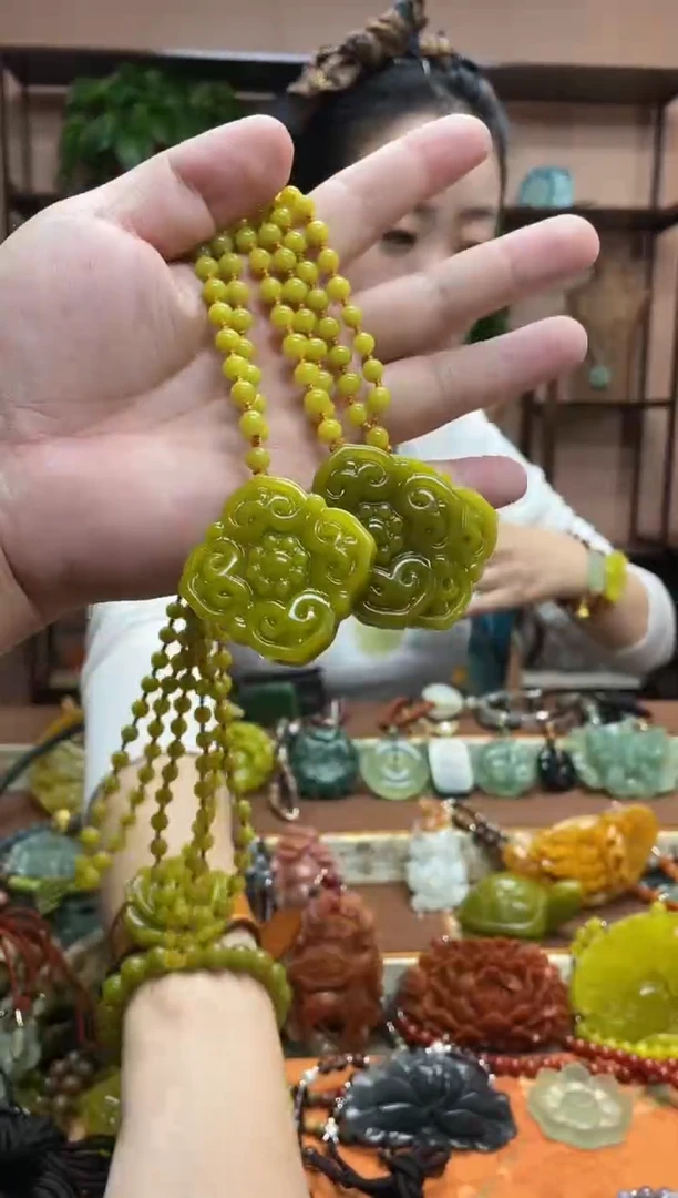 未镶嵌岫玉吊坠多样性发货发其中之一