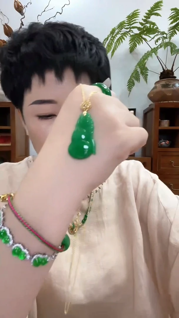 翡翠未镶嵌颈饰194