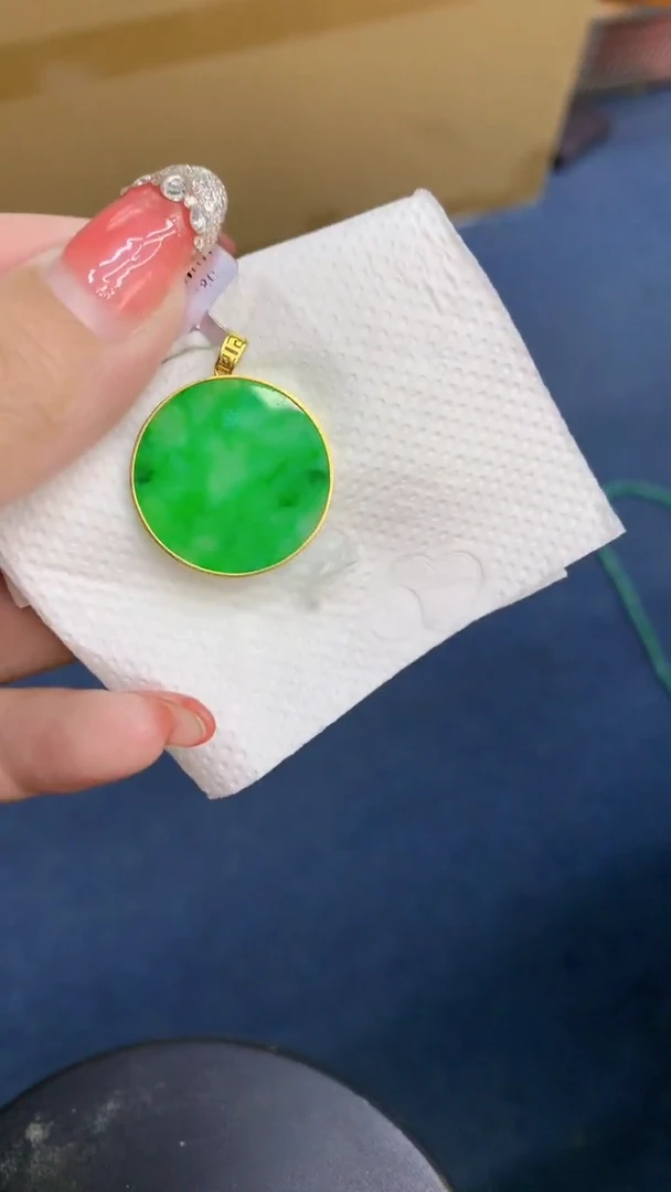 颈饰18K金镶嵌翡翠1