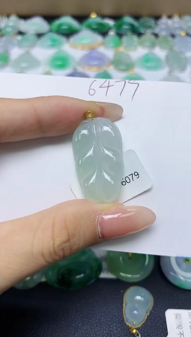 翡翠18K金镶嵌颈饰天然缅甸翡翠A货