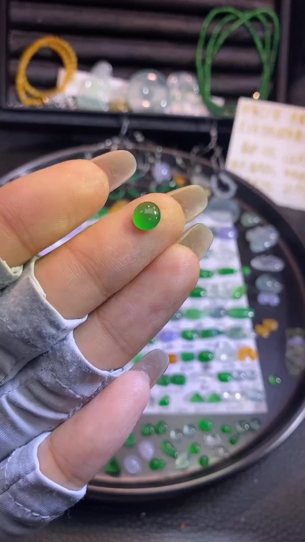 翡翠挂件未镶嵌蛋