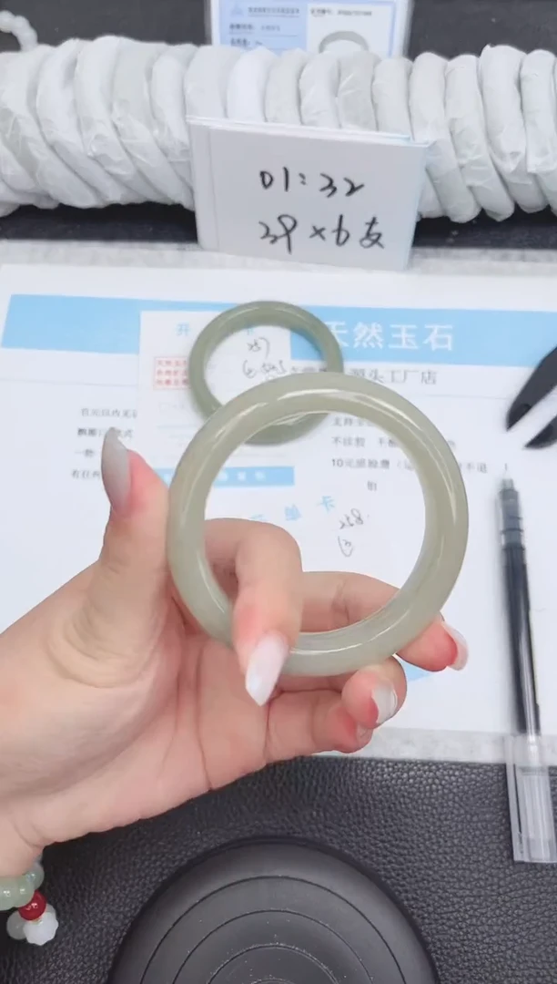 未镶嵌手镯石英质玉258-56.1