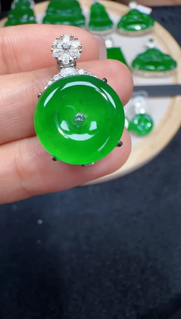 未镶嵌定制翡翠翡翠吊坠185