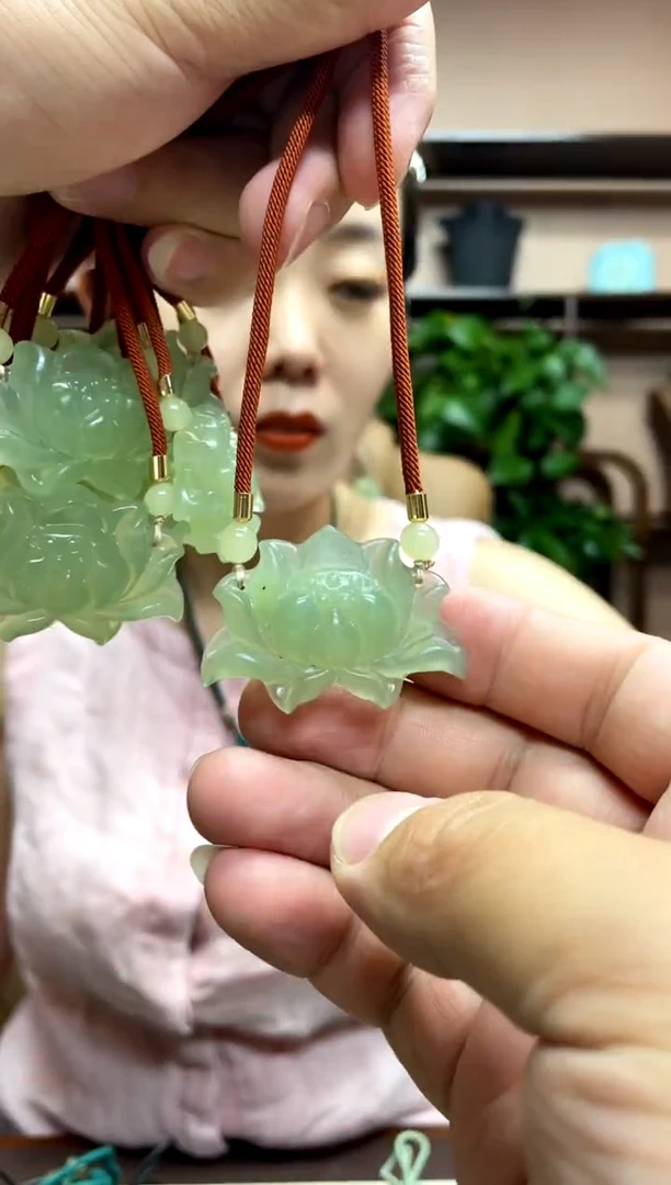 岫玉未镶嵌吊坠多样性发货发其中之一瑕疵