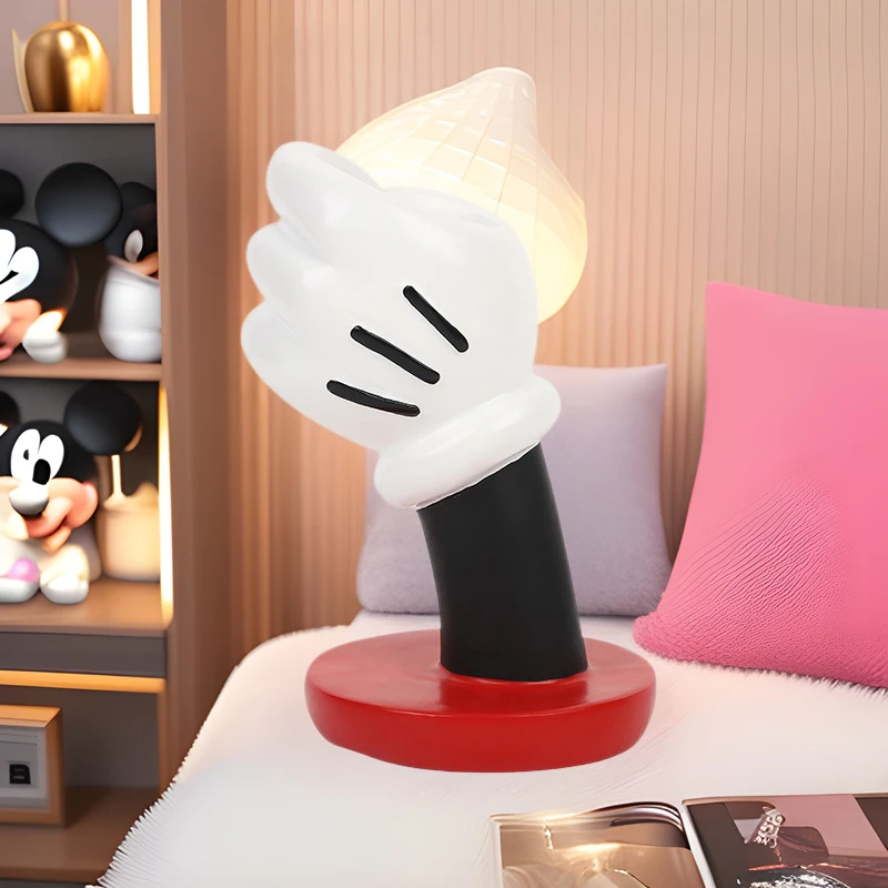 跨境创意米奇手握花瓶桌面摆件家居卧室书桌个性创意装饰摆件