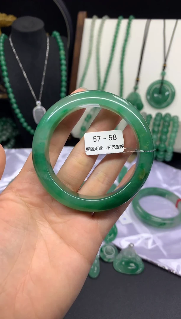 未镶嵌手镯石英质玉（非洲翠）满绿飘花57-58圈口