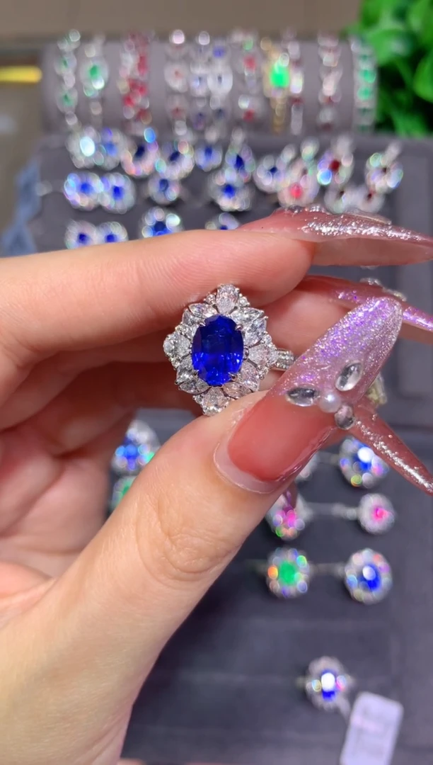 戒指蓝宝石18K金镶嵌3.1ct