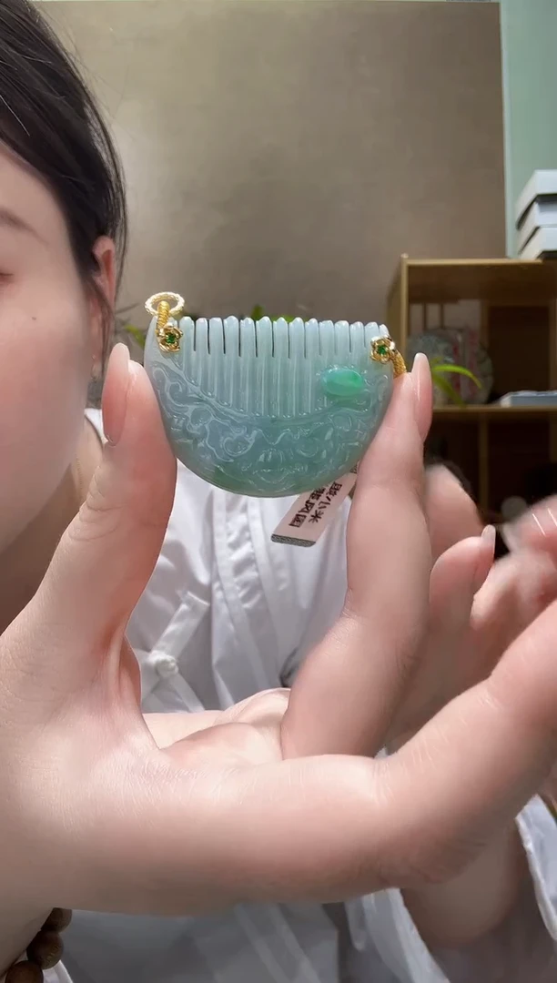 翡翠未镶嵌颈饰吊坠