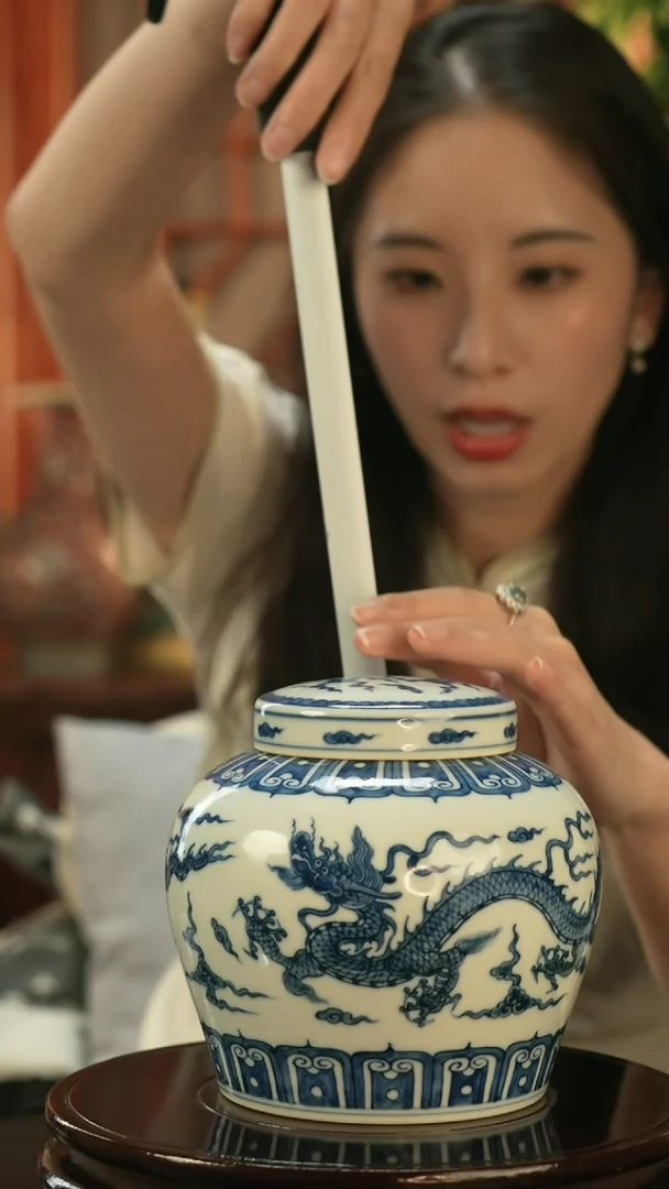 其他青花龙纹天字罐