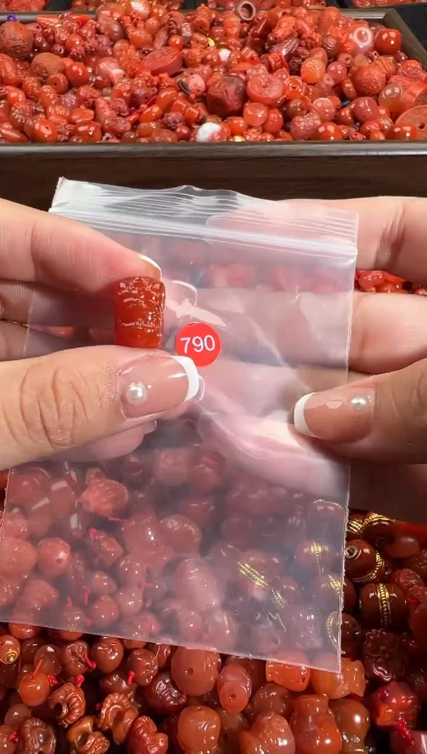 南红玛瑙未镶嵌颈饰1