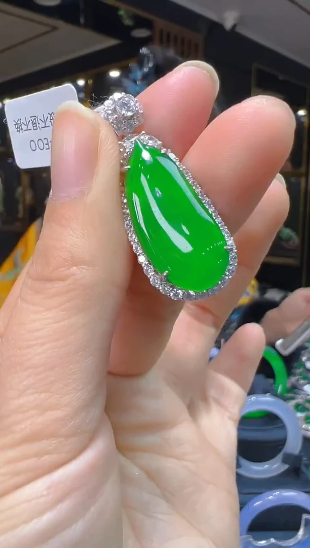 吊坠(赠链)银S925镶嵌翡翠025(多样性发货发其一)