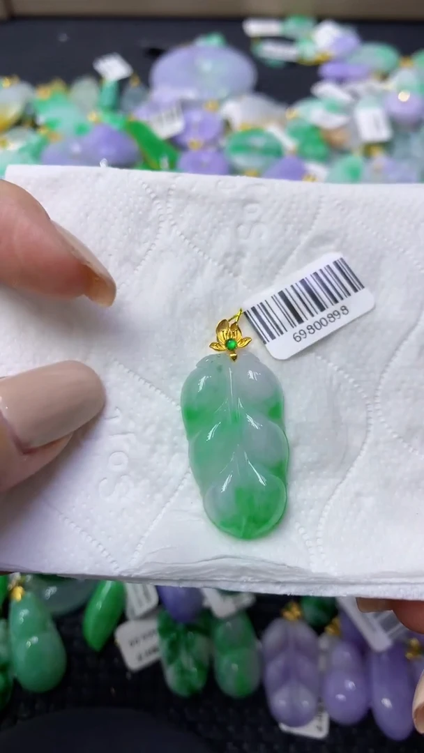 颈饰18K金镶嵌翡翠天然缅甸翡翠A货