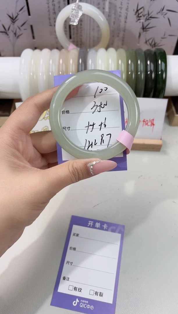 未镶嵌手镯和田玉葡萄肉100