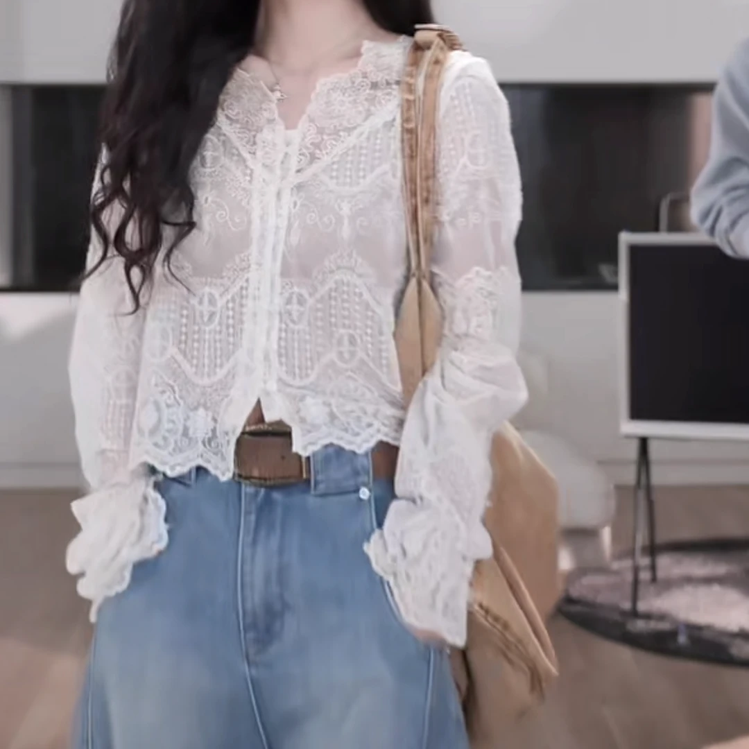 设计感蕾丝V领镂空打底衫女2025春款洋气内搭小衫长袖高级感上衣