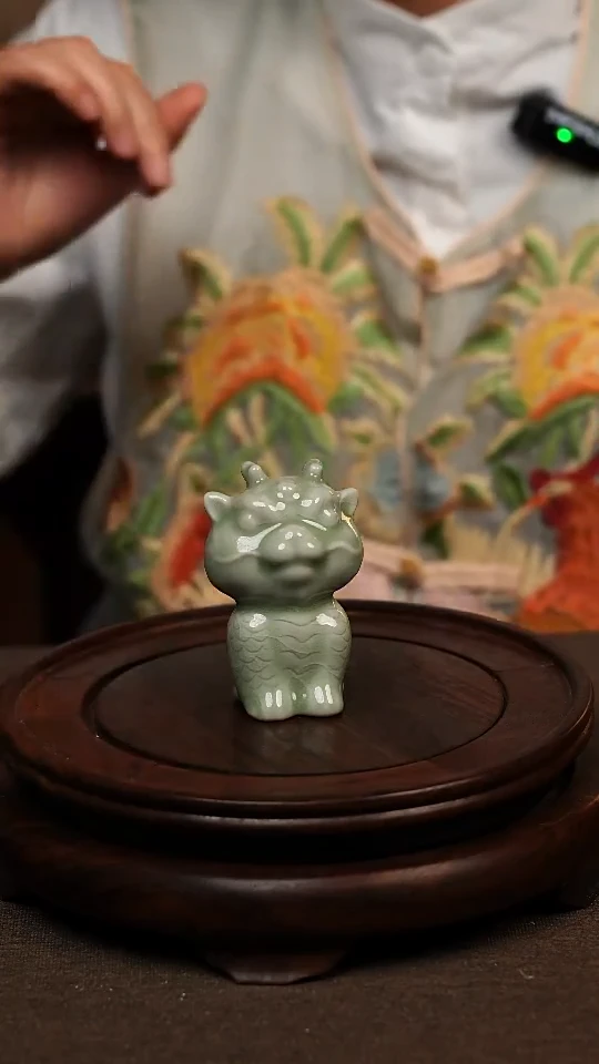 瓷片豆绿色茶宠龙猫 微瑕不带礼盒