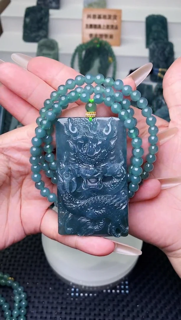 颈饰未镶嵌翡翠