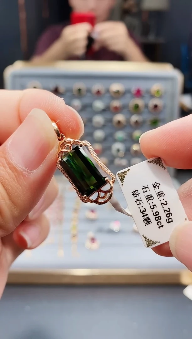 18K金镶嵌颈饰碧玺5.98.