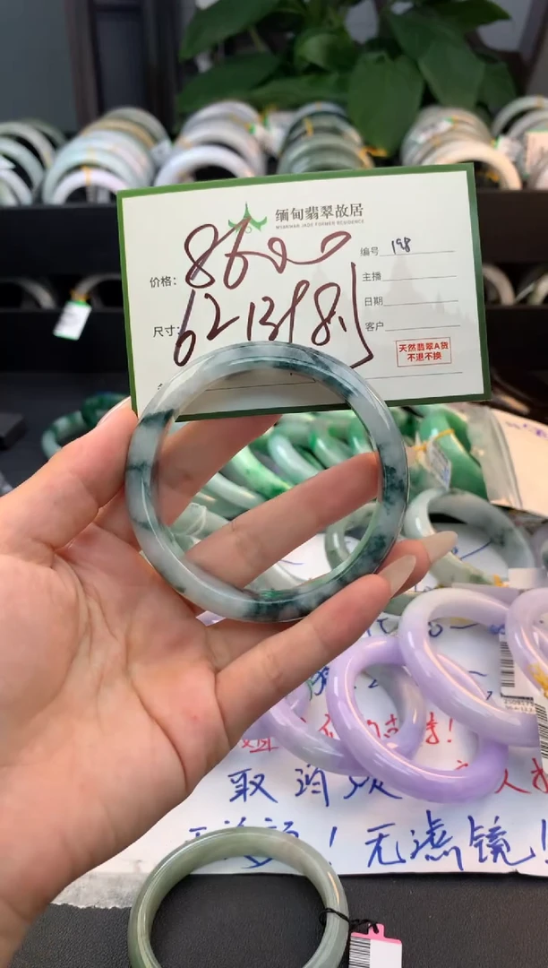 未镶嵌定制翡翠毛货需精细抛光+多人