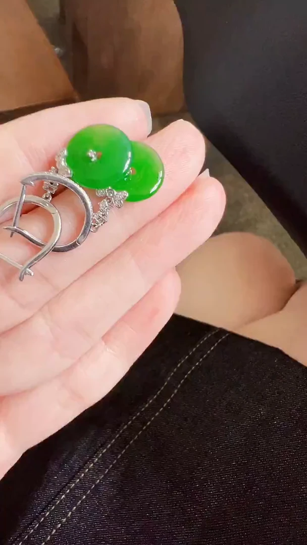 颈饰18K金镶嵌翡翠耳包