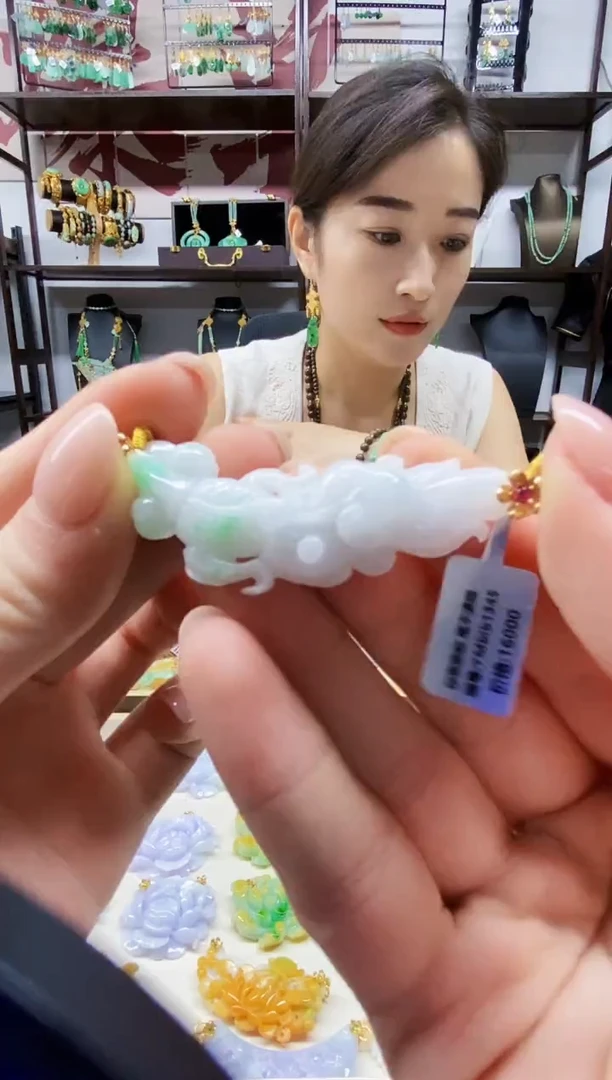 颈饰未镶嵌翡翠吊坠