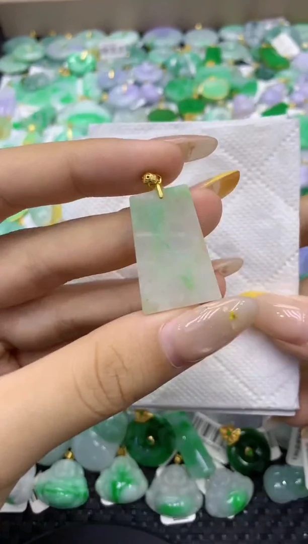 颈饰未镶嵌翡翠天然缅甸翡翠A货