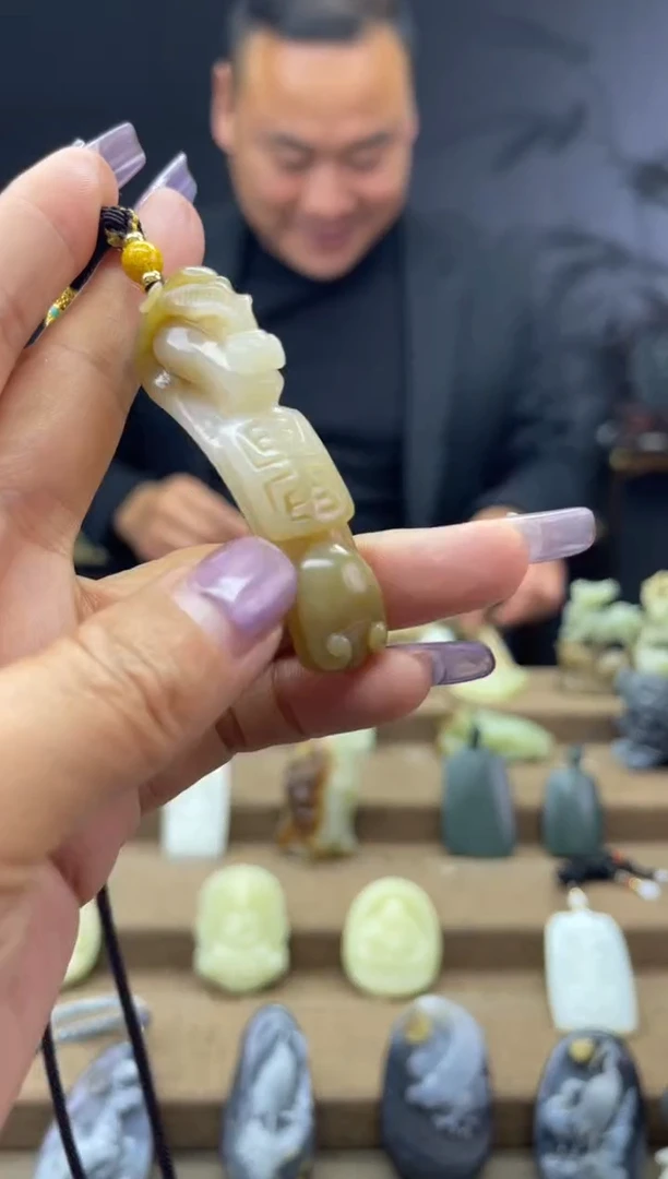 颈饰未镶嵌和田玉1