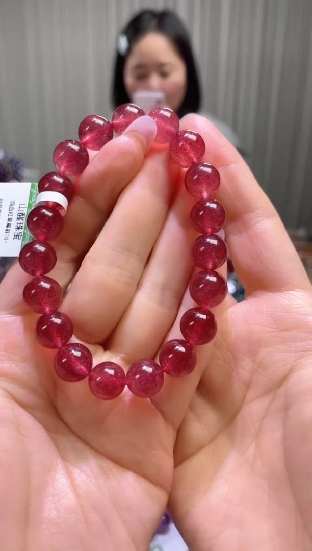 【闪购商品】石英质玉手串未镶嵌鸽血红草莓晶10+