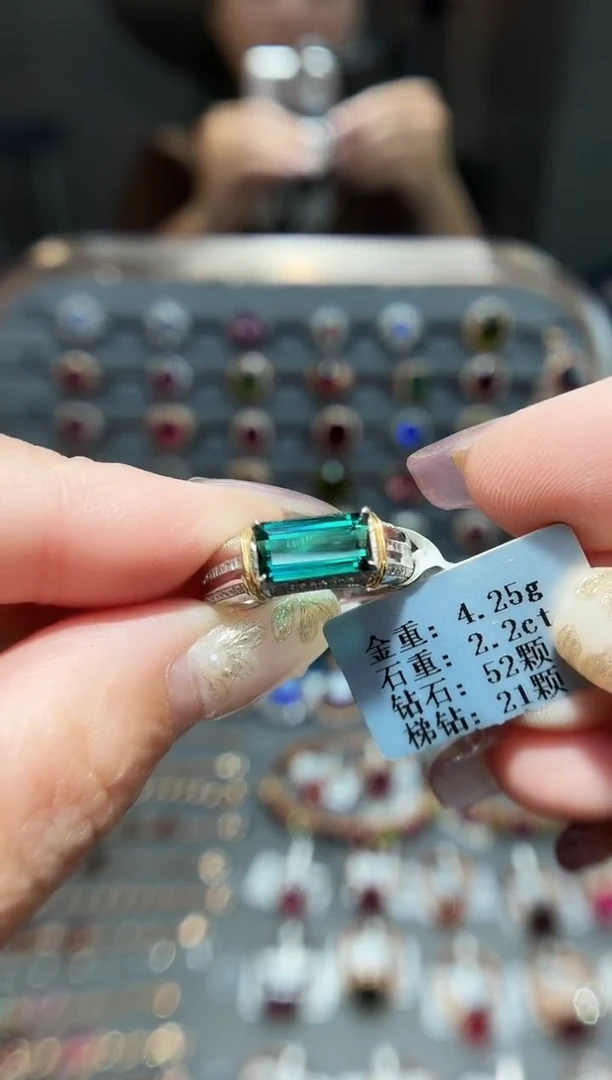 18K金镶嵌戒指碧玺2.2..