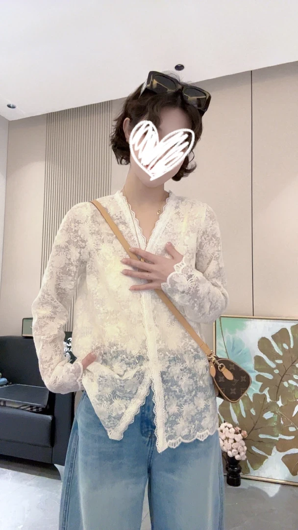 2025春款新款镂空宽松显瘦V领长袖蕾丝甜美气质打底衫女上衣8420