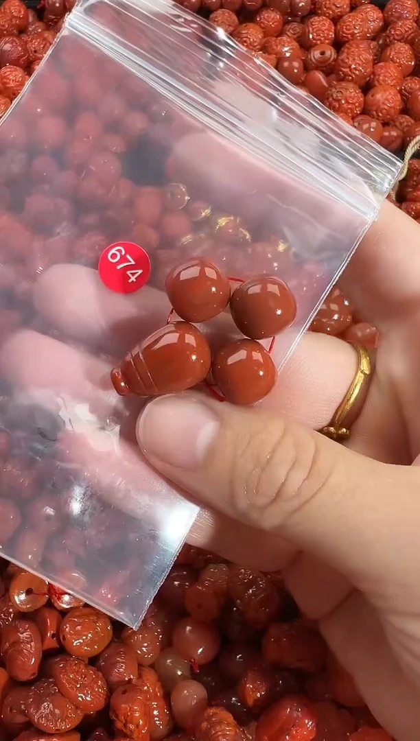 颈饰未镶嵌南红玛瑙1