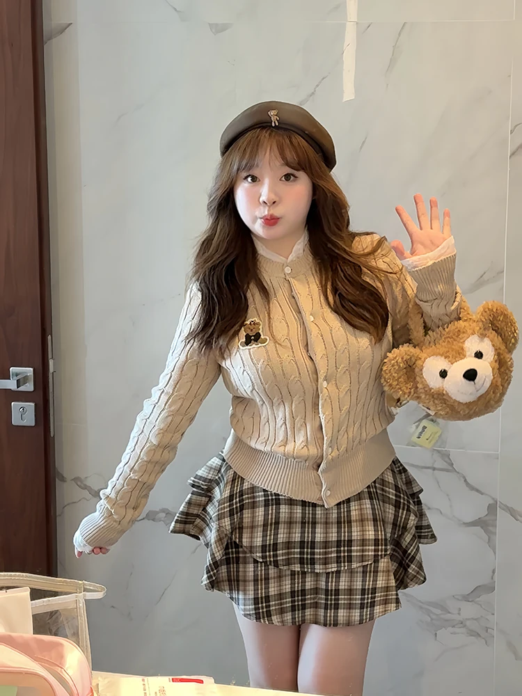 卡其小熊刺绣麻花毛衣外套可爱甜美学院/棕色蓬蓬伞裙半身裙格子