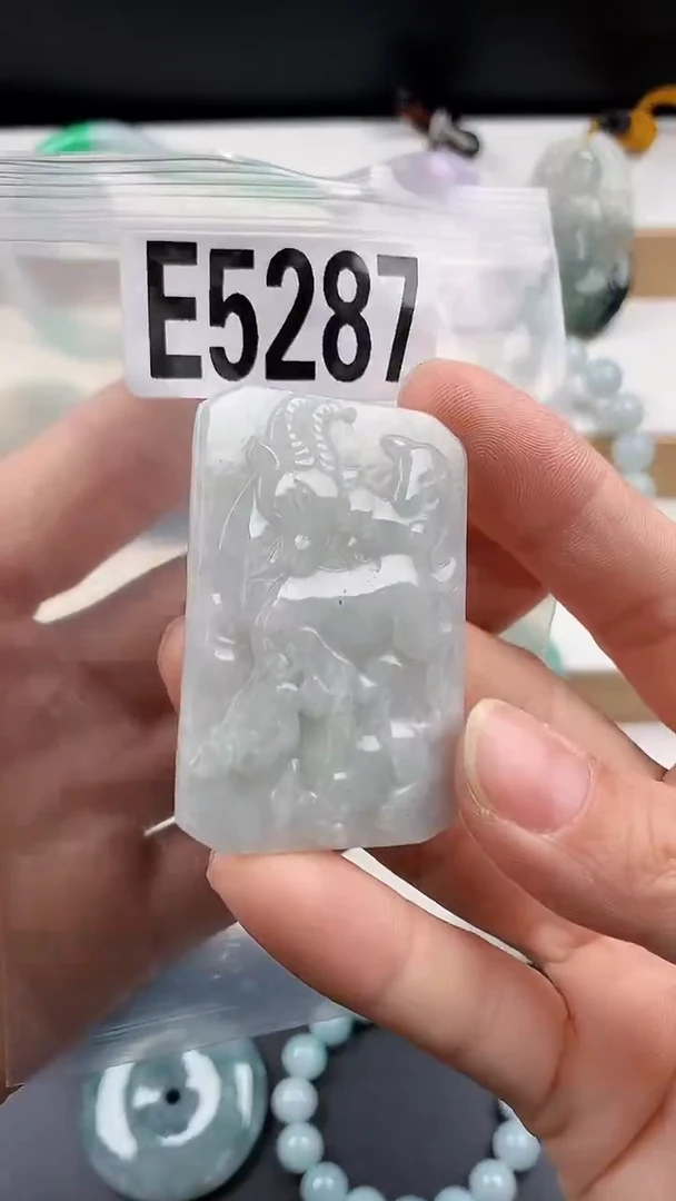 颈饰未镶嵌翡翠天然翡翠吊坠挂件