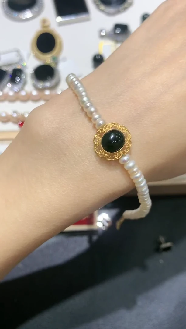 【闪购商品】翡翠吊坠(赠链)18K金镶嵌30多人多样性随机发货1件