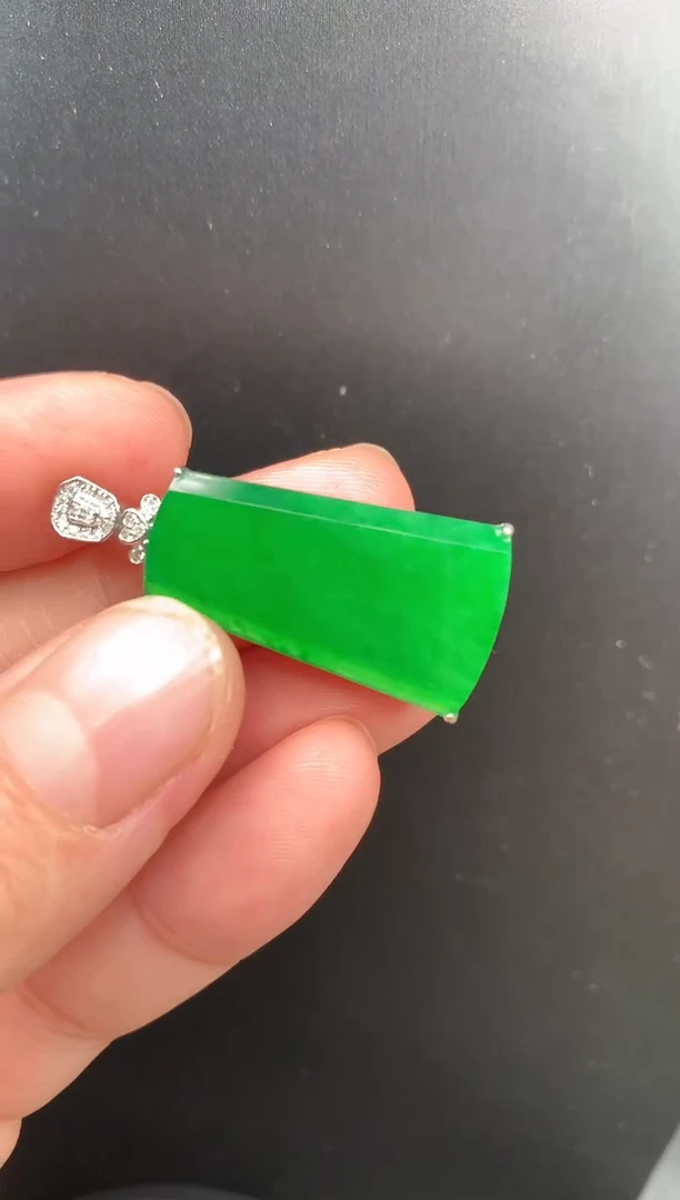 【闪购商品】翡翠颈饰18K金镶嵌无事牌