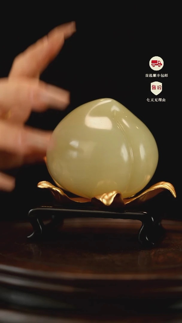 云南石竹叶青雕刻：寿桃摆件