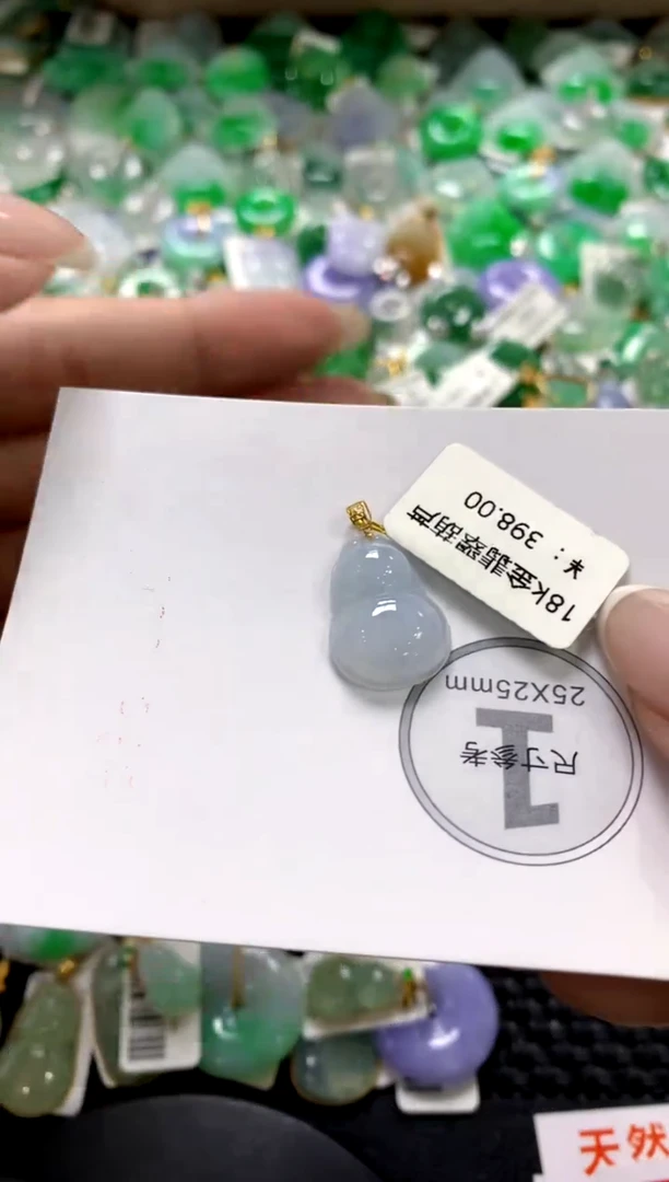 翡翠18K金镶嵌颈饰1111111111111111