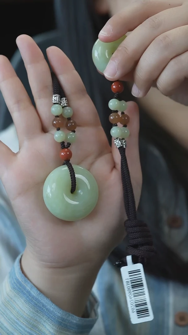 和田玉未镶嵌颈饰平安扣