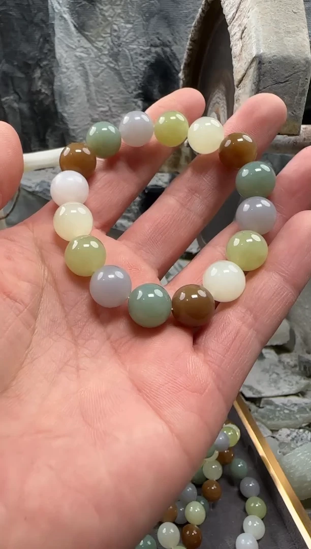 颈饰未镶嵌和田玉手串