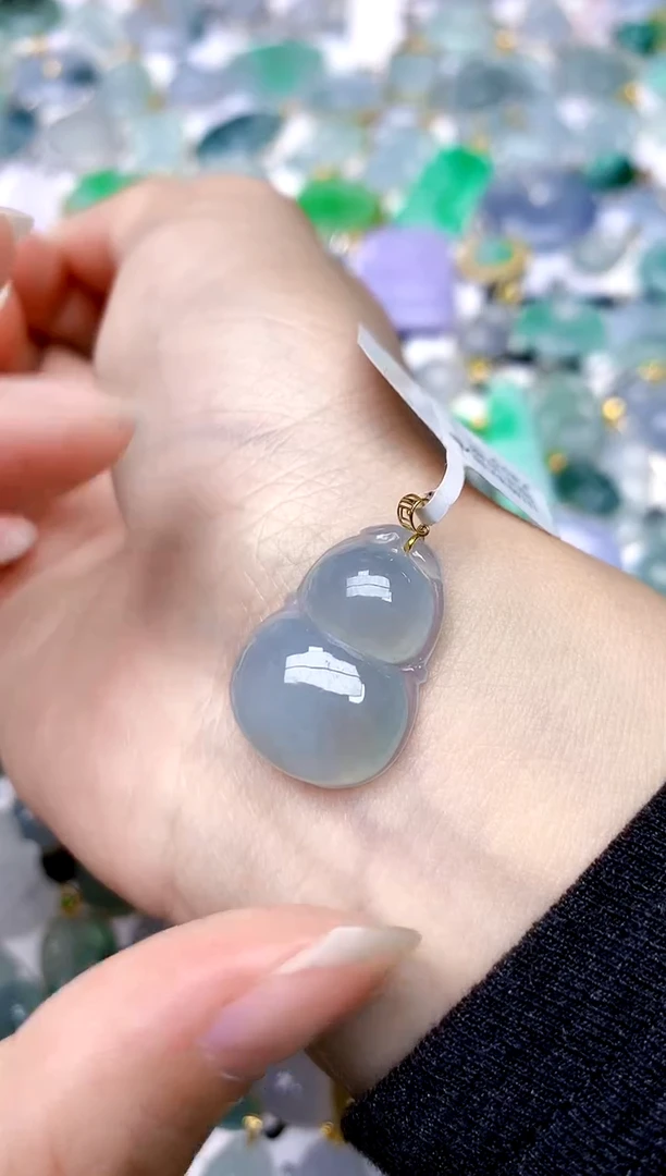 颈饰18K金镶嵌翡翠天然A货翡翠